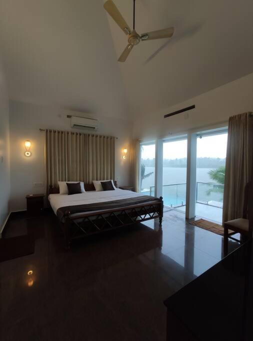 Riveria Portico - River Side 6 Bedroom Private Pool Bungalow North Paravur Exteriör bild