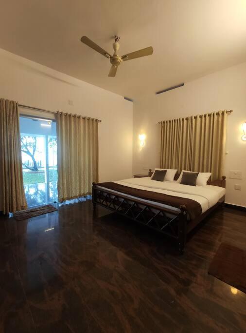 Riveria Portico - River Side 6 Bedroom Private Pool Bungalow North Paravur Exteriör bild