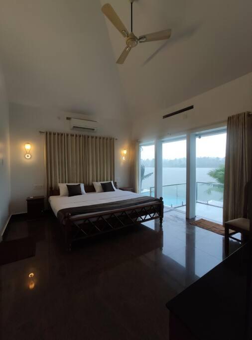 Riveria Portico - River Side 6 Bedroom Private Pool Bungalow North Paravur Exteriör bild