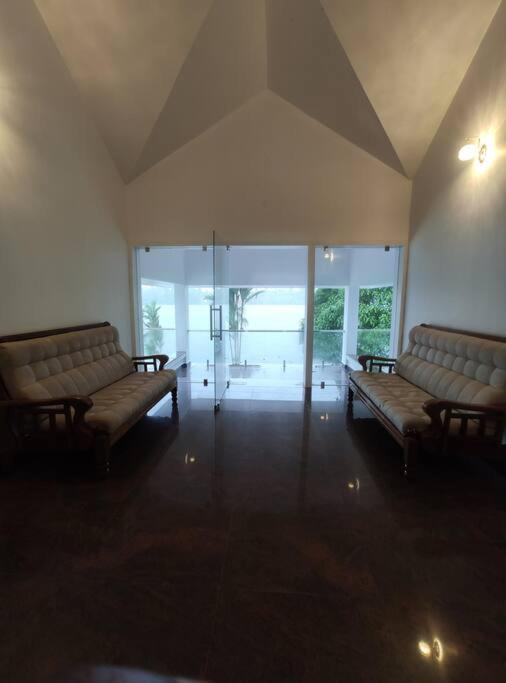 Riveria Portico - River Side 6 Bedroom Private Pool Bungalow North Paravur Exteriör bild