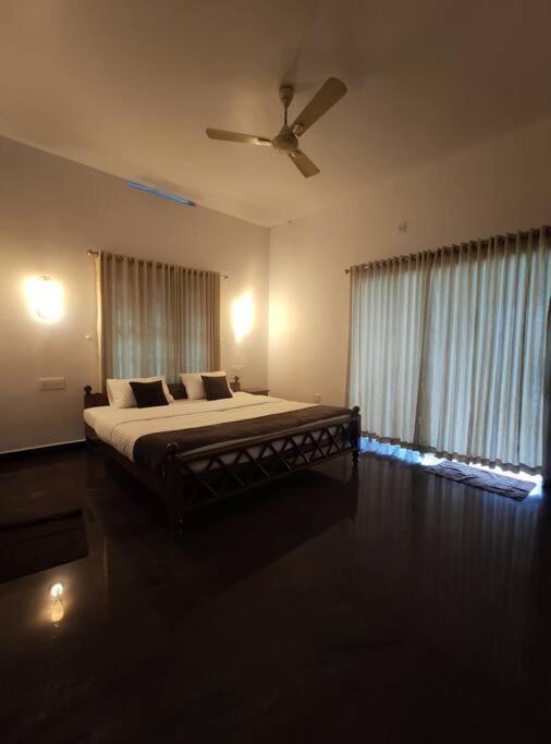 Riveria Portico - River Side 6 Bedroom Private Pool Bungalow North Paravur Exteriör bild