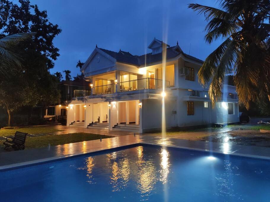 Riveria Portico - River Side 6 Bedroom Private Pool Bungalow North Paravur Exteriör bild